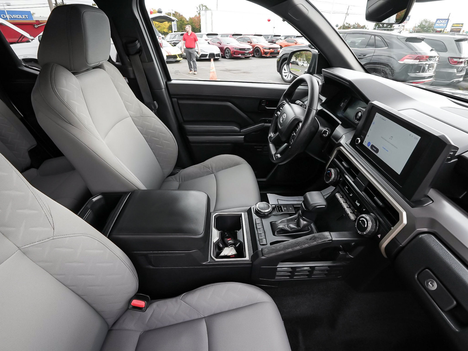Used 2024 Toyota Tacoma SR5 AWD/4WD image 38