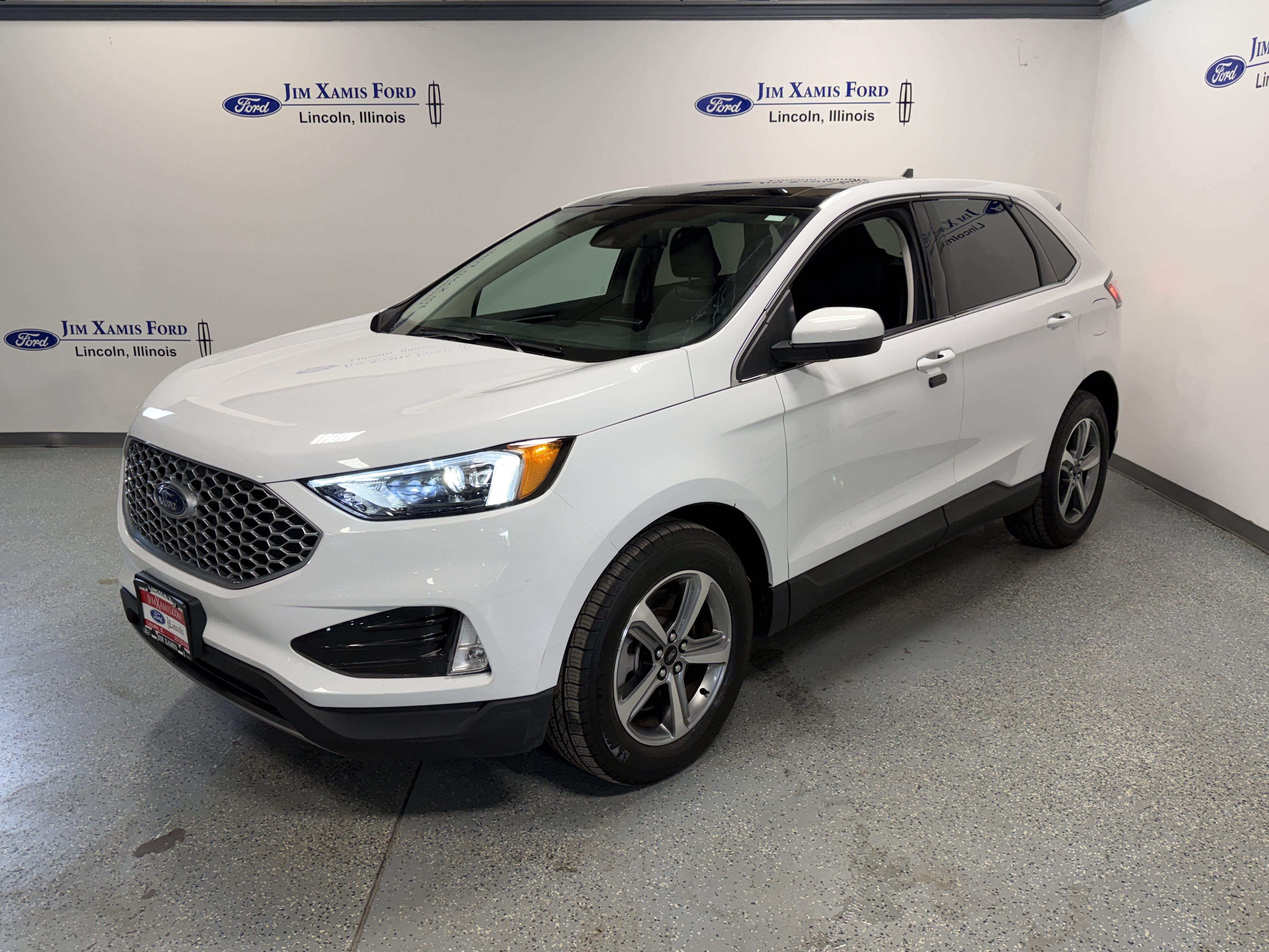Used 2024 Ford Edge SEL w/ Convenience Package AWD/4WD image 3