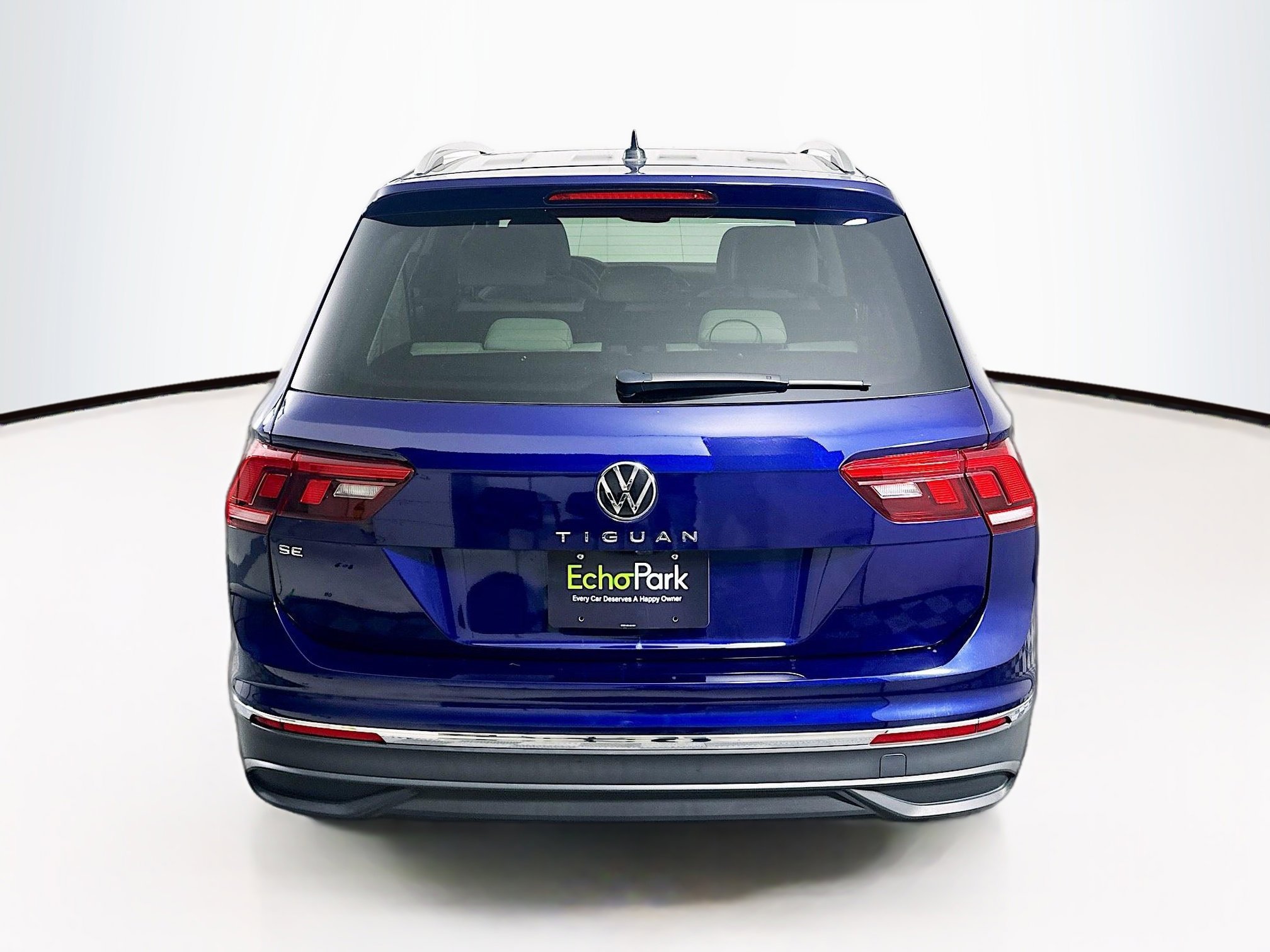 Used 2022 Volkswagen Tiguan SE w/ Panoramic Sunroof Package FWD image 7