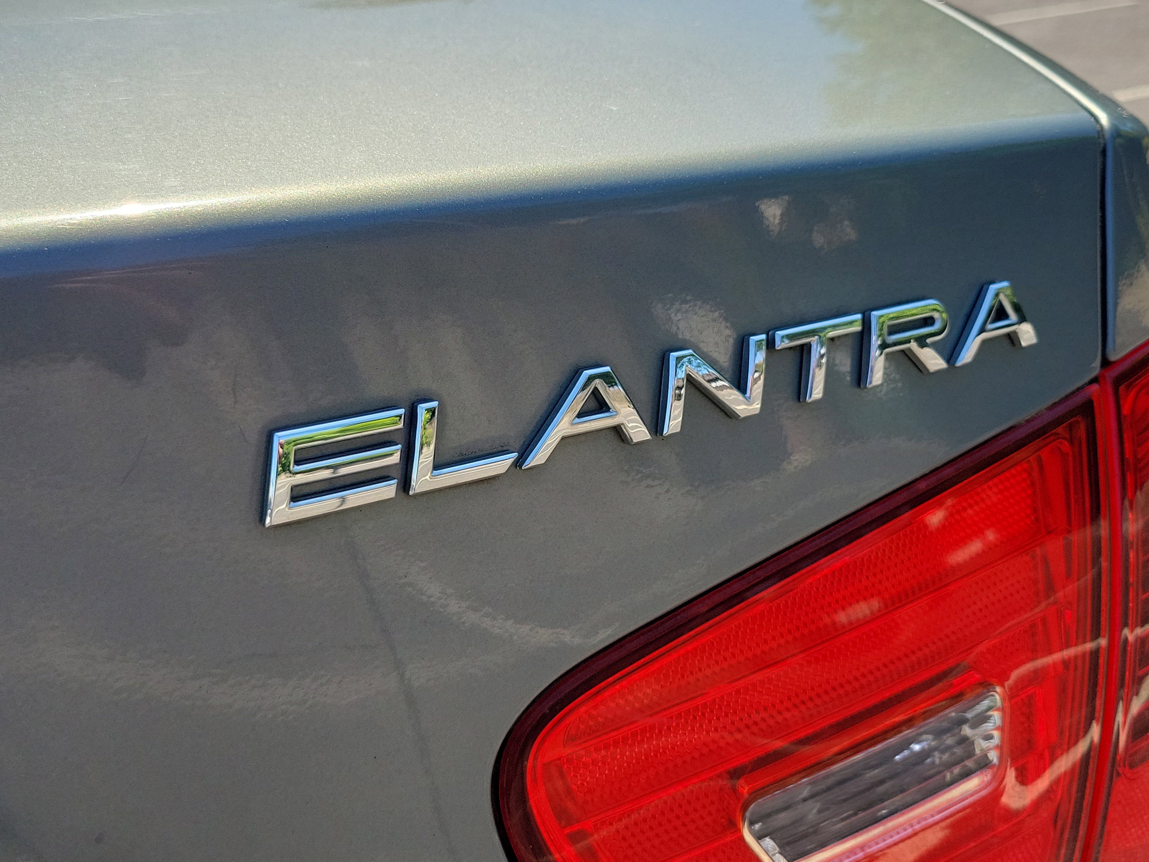 Used 2010 Hyundai Elantra GLS FWD image 9