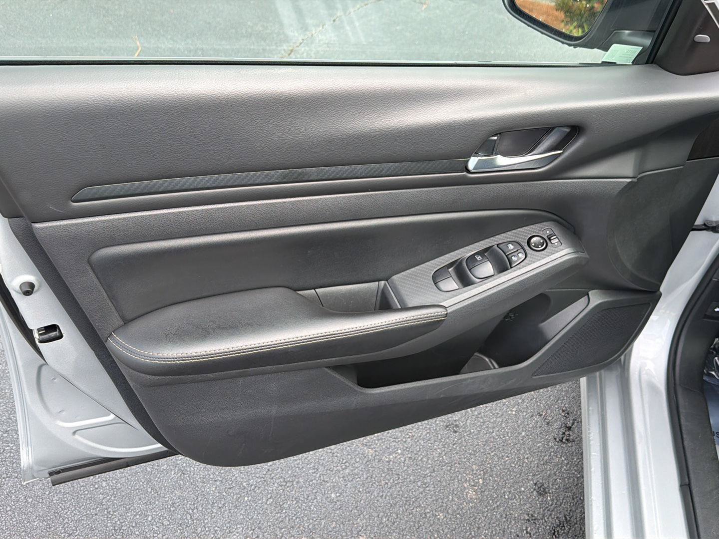 Used 2024 Nissan Altima 2.5 SV FWD image 16