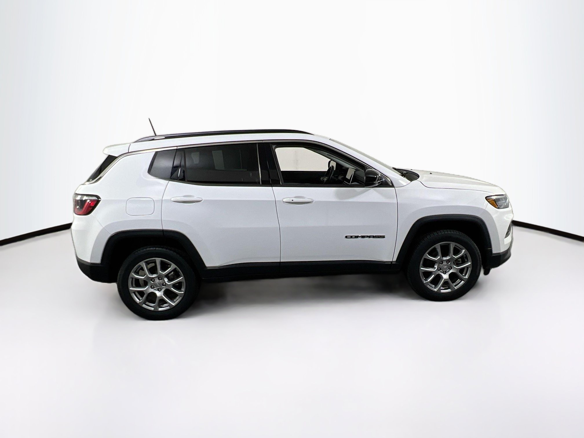 Used 2022 Jeep Compass Latitude AWD/4WD image 4