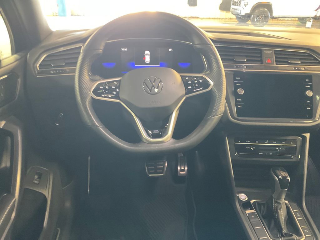 Used 2022 Volkswagen Tiguan SE R-Line AWD/4WD image 17