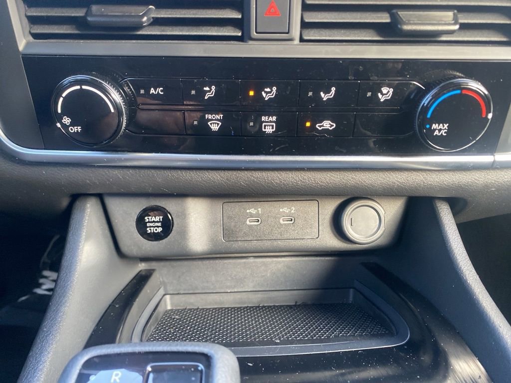 Used 2024 Nissan Rogue S image 23