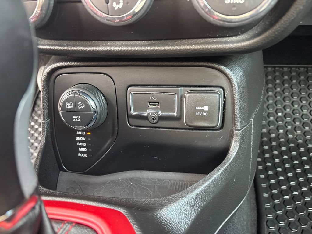 Used 2016 Jeep Renegade Trailhawk w/ Premium Trailhawk Package AWD/4WD image 24