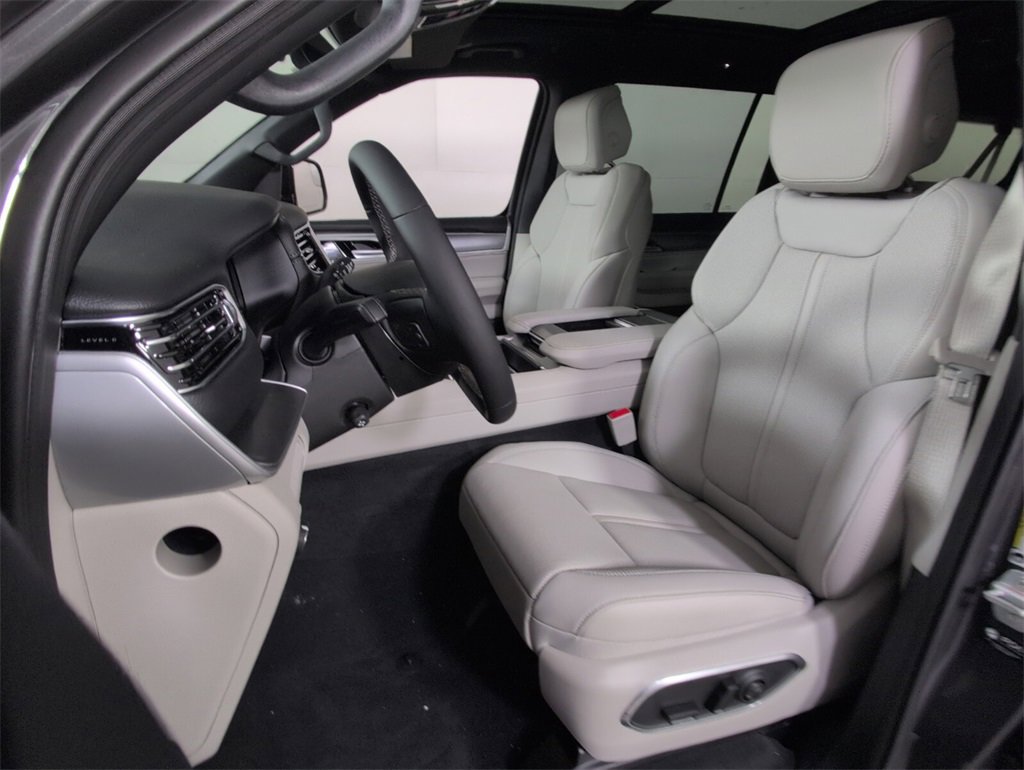 New 2025 Jeep Wagoneer L Series II image 5