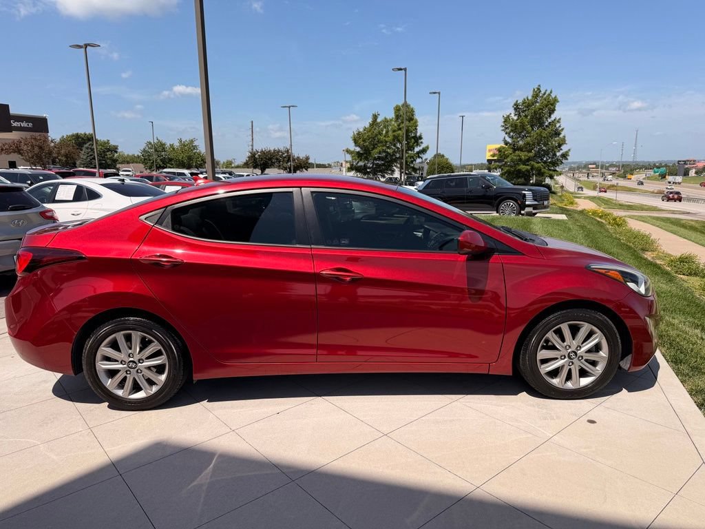 Used 2015 Hyundai Elantra SE w/ Option Group 02 FWD image 6