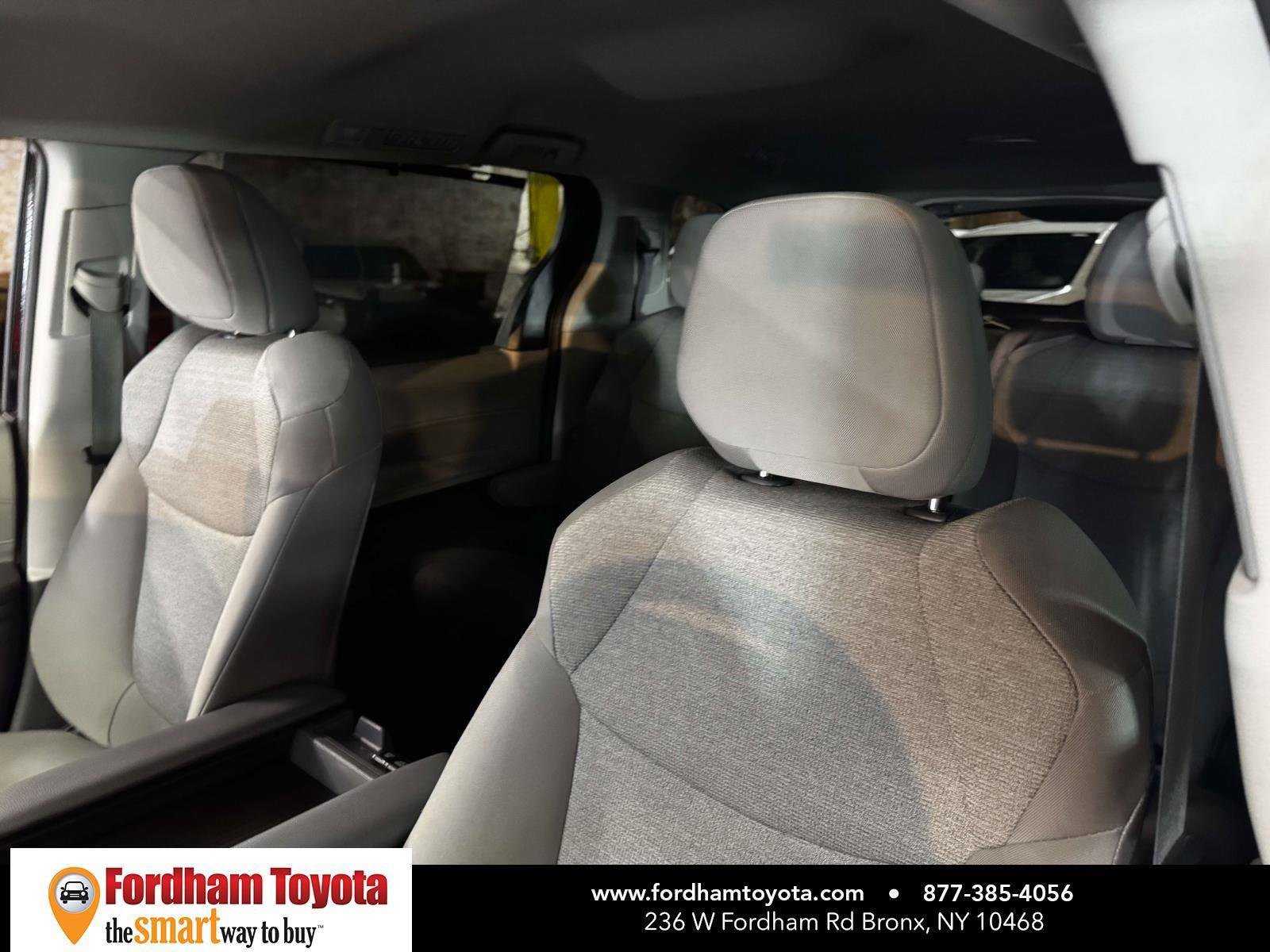 Used 2024 Toyota Sienna LE FWD image 19