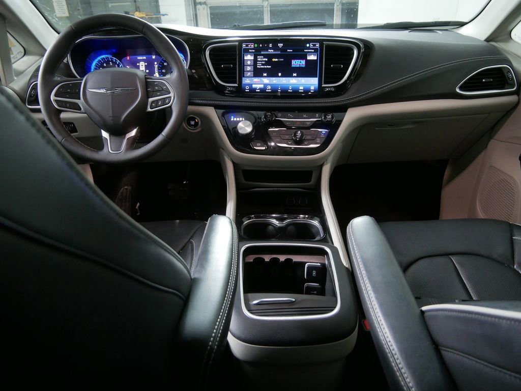Used 2024 Chrysler Pacifica Limited image 20