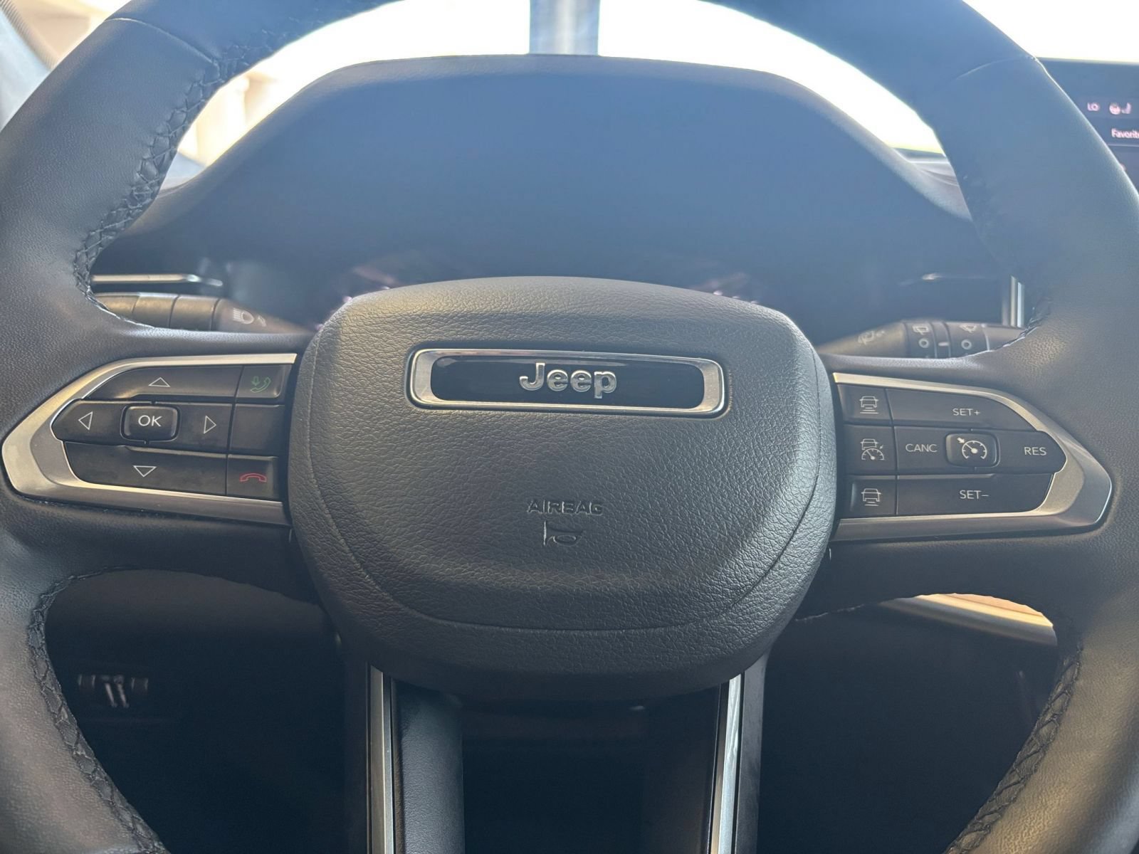 Used 2025 Jeep Compass Limited AWD/4WD image 29