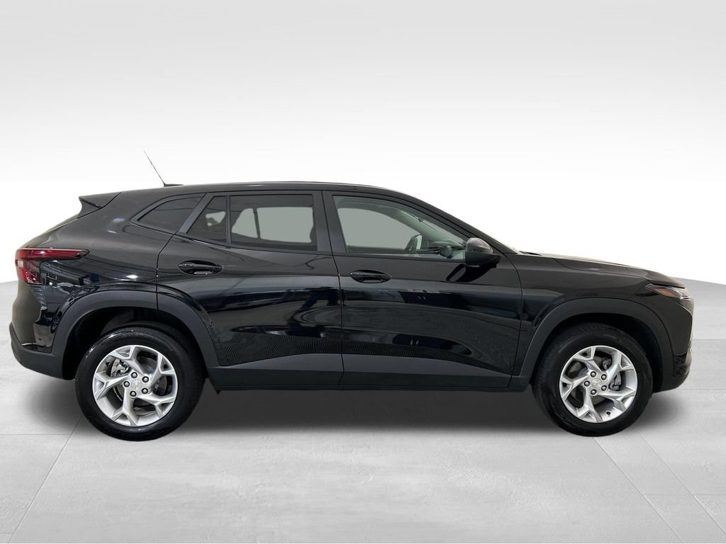 Used 2025 Chevrolet Trax LS w/ LS Convenience Package FWD image 6