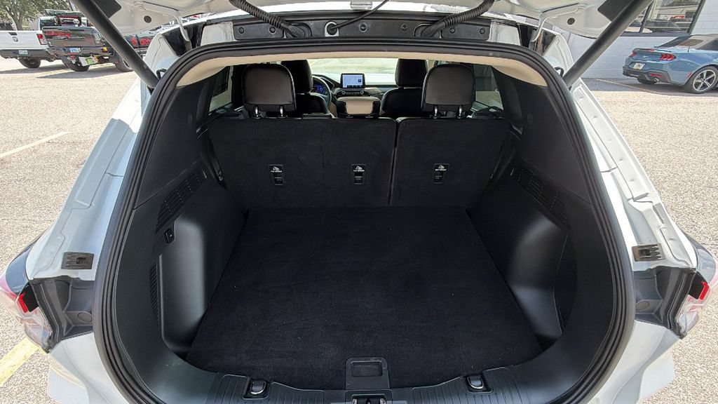 Used 2020 Ford Escape Titanium FWD image 11
