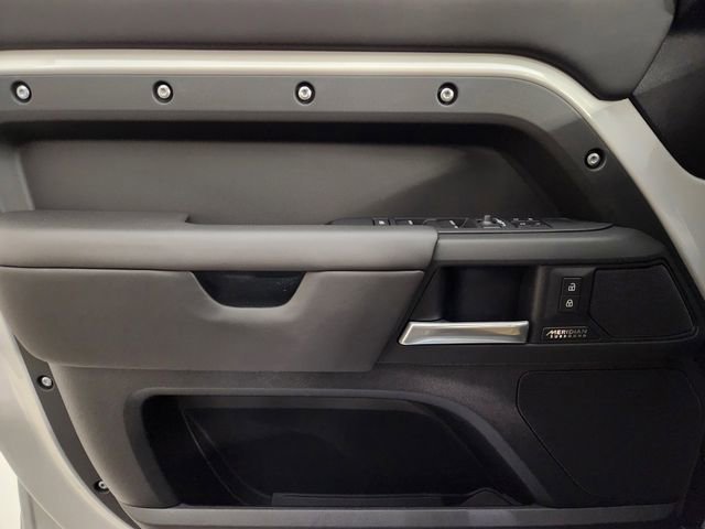 New 2026 Land Rover Defender 130 X-Dynamic SE image 23