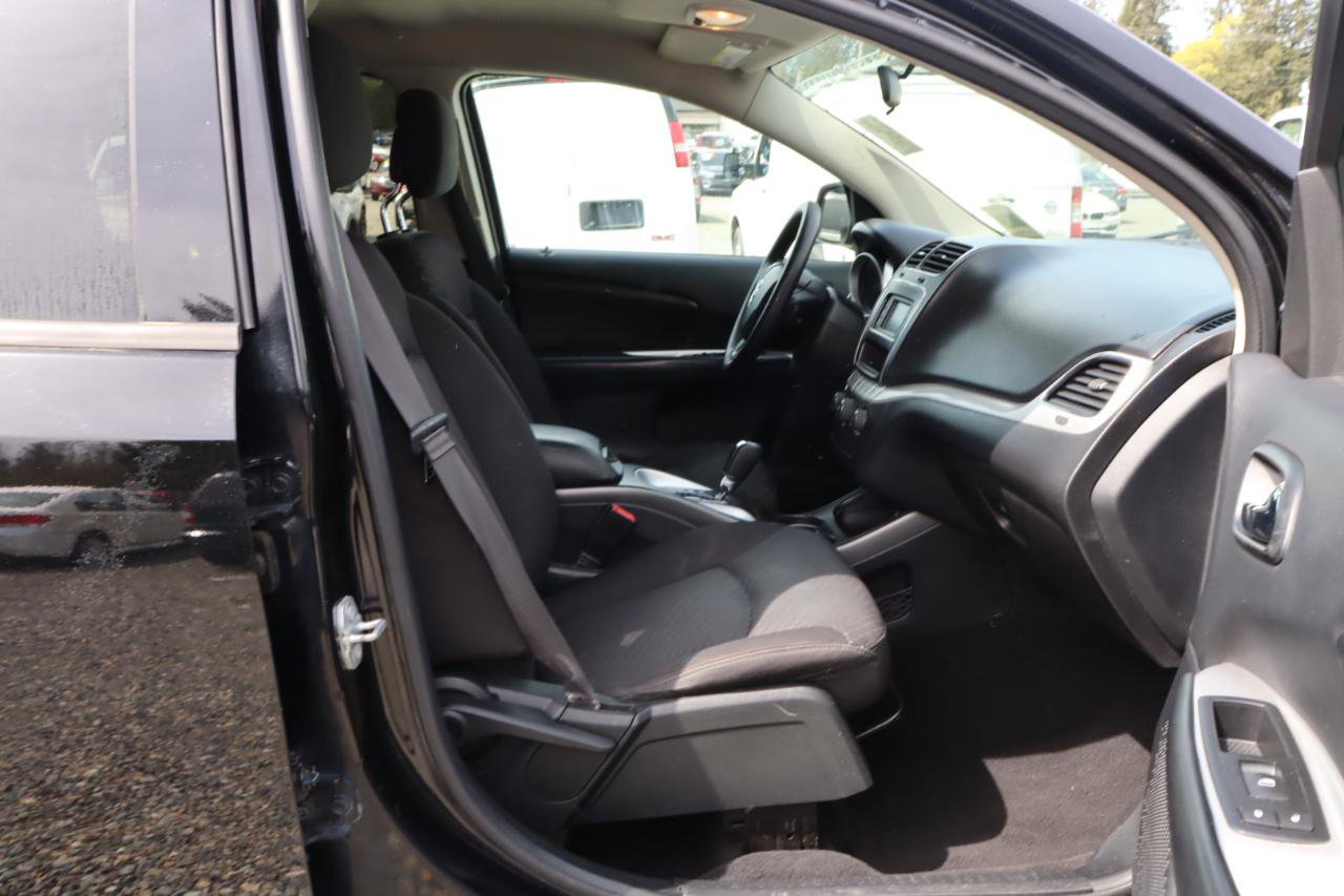 Used 2015 Dodge Journey SXT w/ Flexible Seating Group FWD image 11