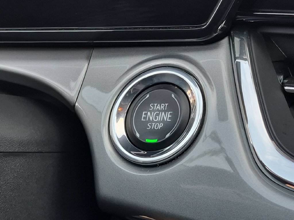Certified 2025 Chevrolet Trax LT FWD image 15