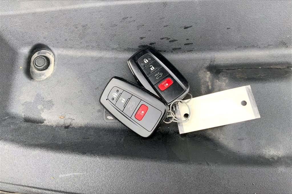 Used 2021 Toyota Highlander Limited image 11