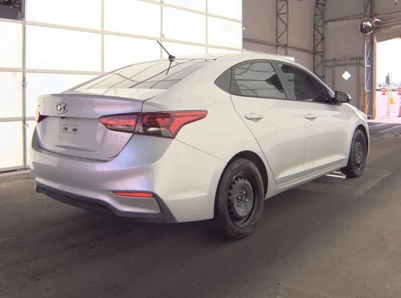 Used 2021 Hyundai Accent SE FWD image 2
