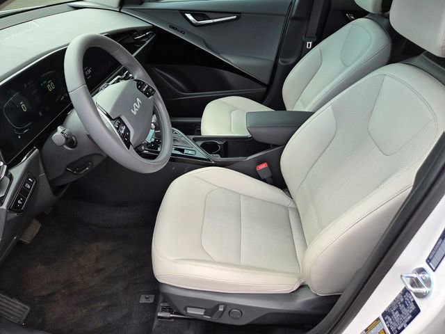 Used 2025 Kia Niro EX image 10
