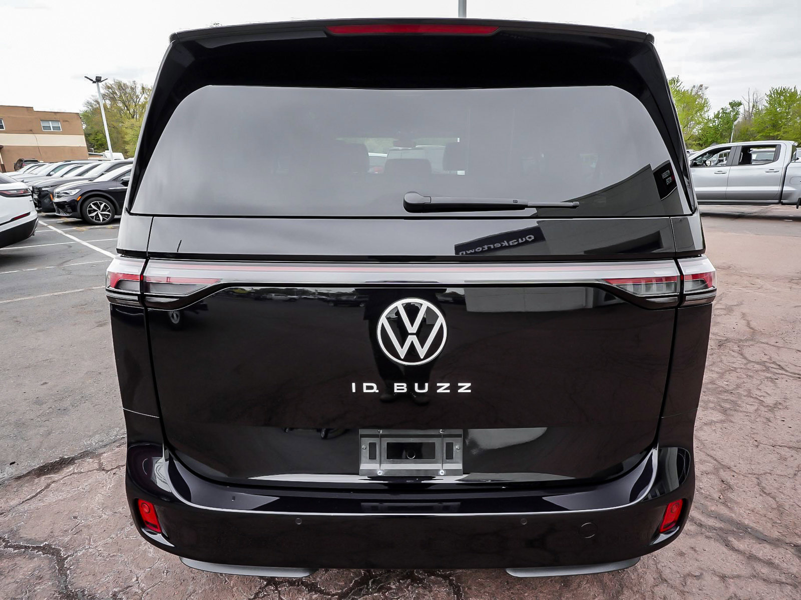 Used 2025 Volkswagen ID. Buzz Pro S RWD image 5