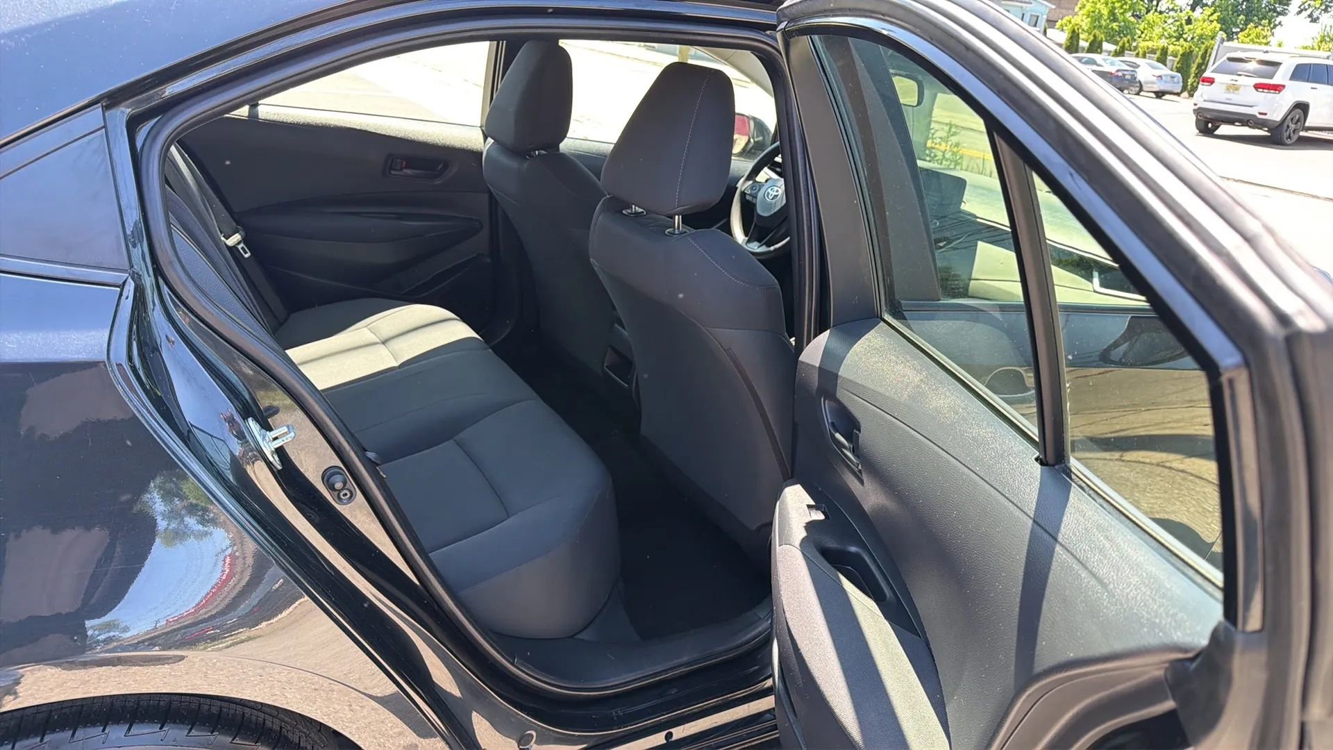 Used 2022 Toyota Corolla LE FWD image 25