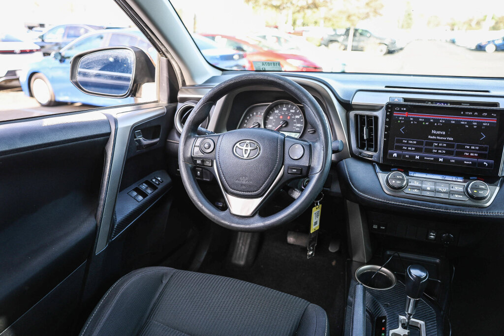 Used 2014 Toyota RAV4 XLE FWD image 4