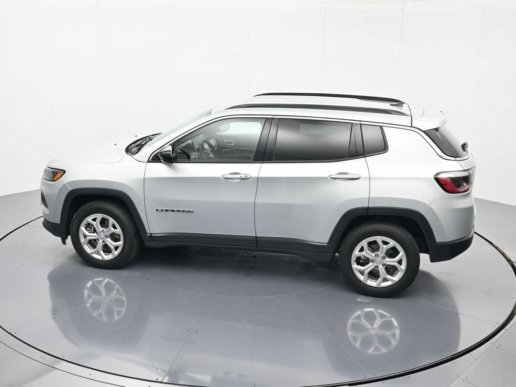 Used 2024 Jeep Compass Latitude AWD/4WD image 34