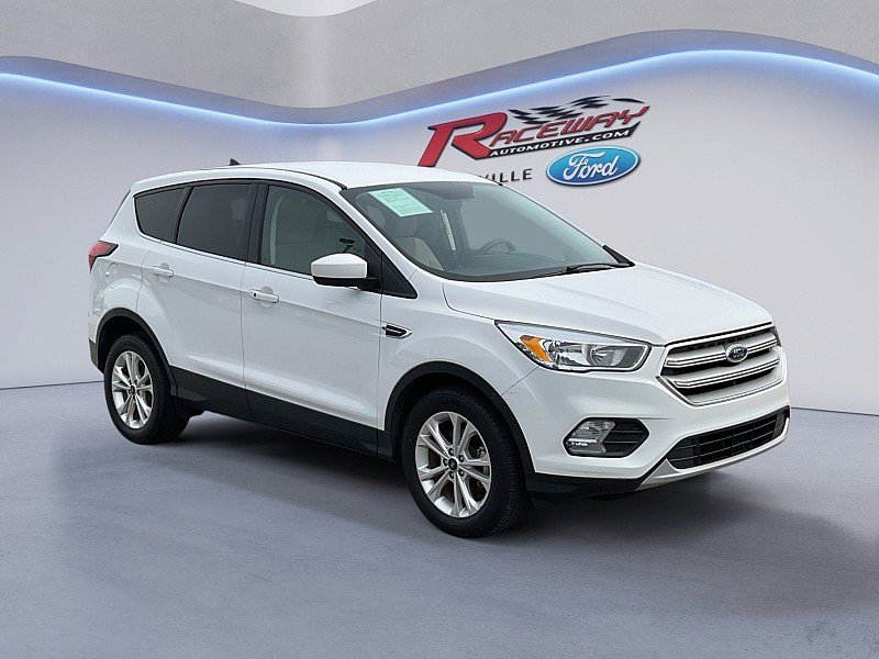 Used 2019 Ford Escape SE image 1