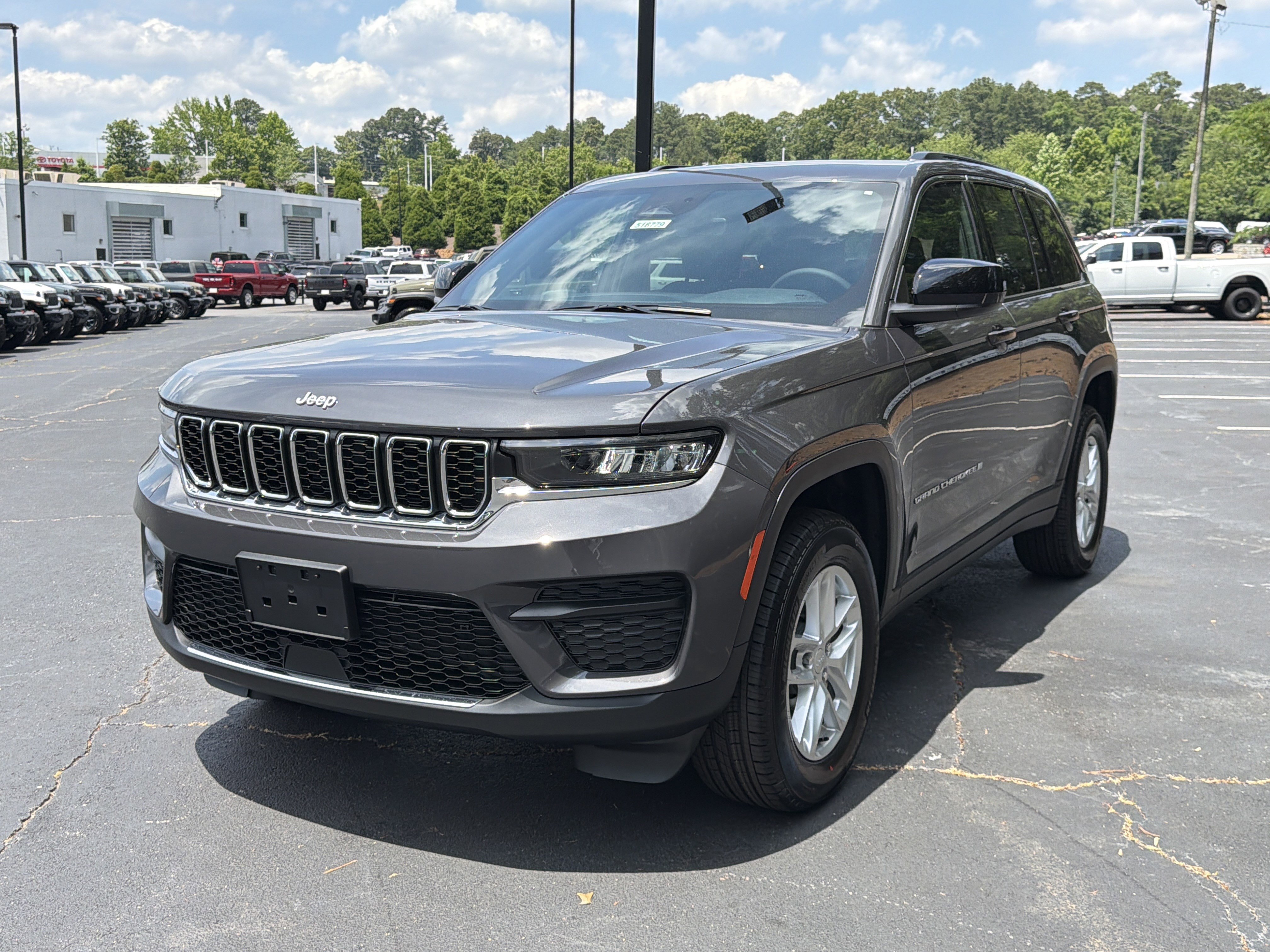 New 2026 Jeep Grand Cherokee Laredo X RWD image 3