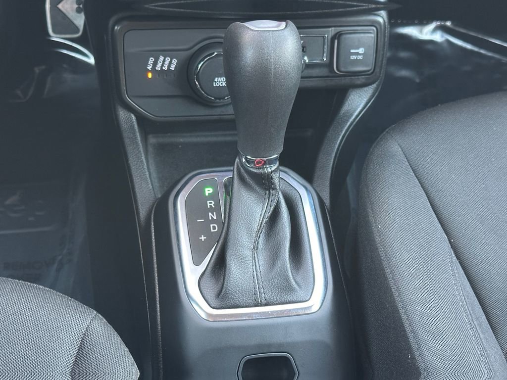 Used 2020 Jeep Renegade Latitude w/ Cold Weather Group image 17