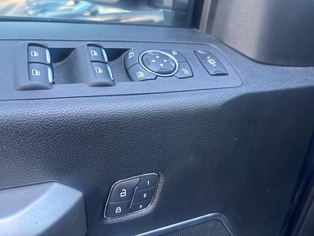 Used 2019 Ford F250 Lariat w/ Lariat Ultimate Package AWD/4WD image 16