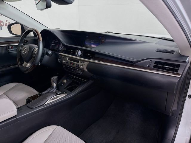 Used 2016 Lexus ES 350 w/ Luxury Package w/Wood Trim FWD image 35
