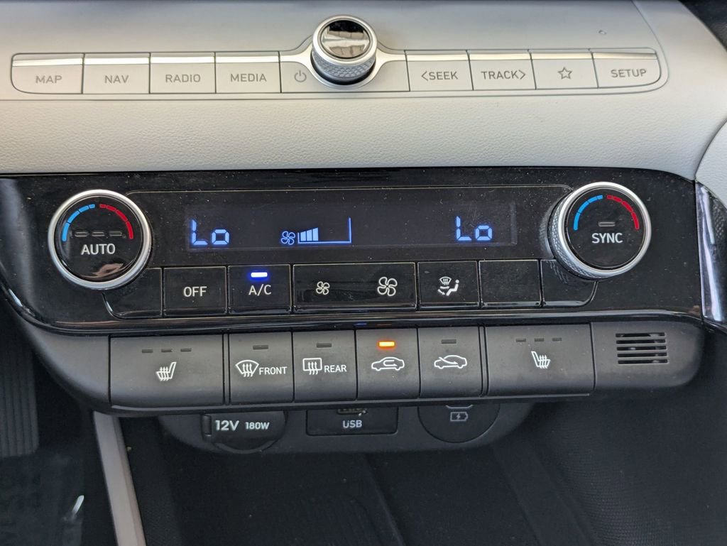 Used 2025 Hyundai Elantra Limited FWD image 19