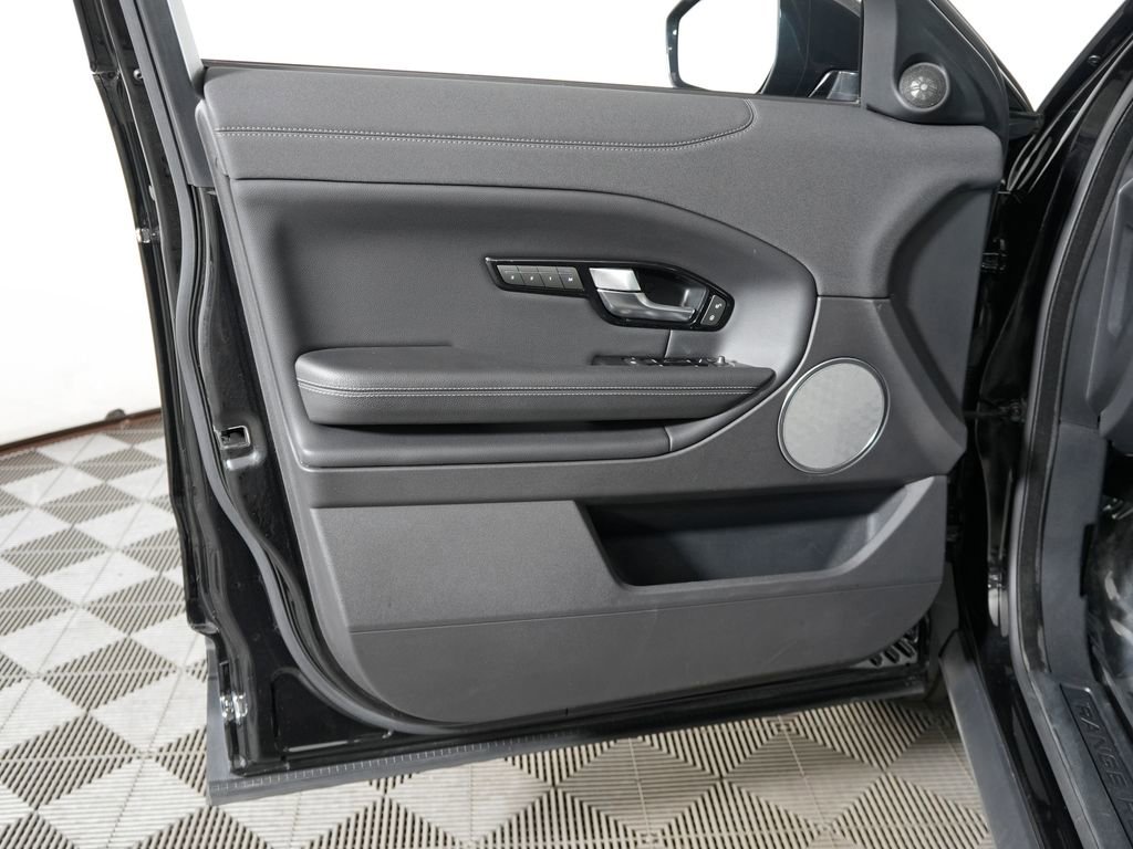 Used 2019 Land Rover Range Rover Evoque image 17