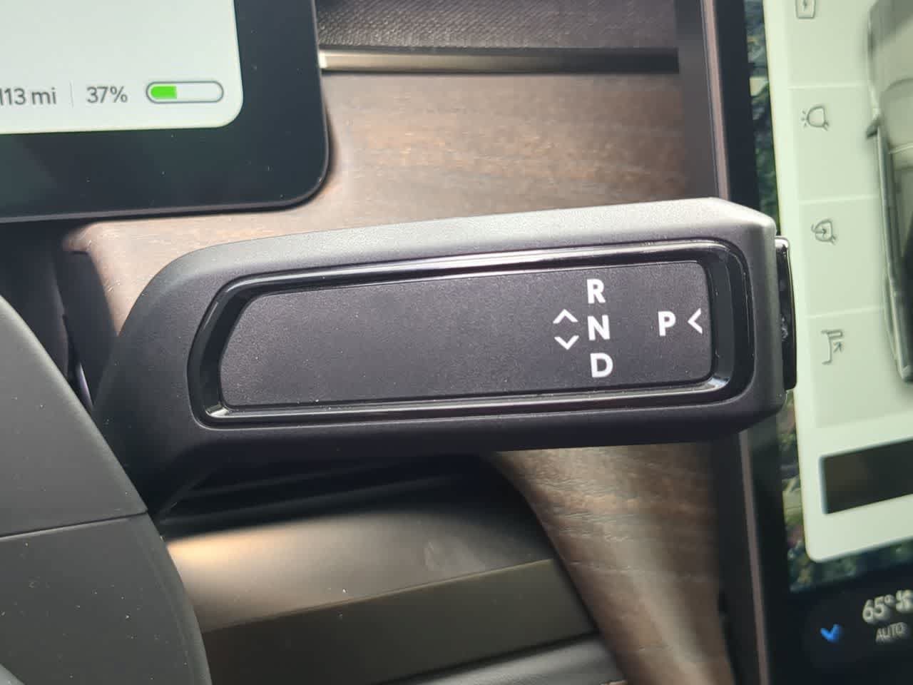 Used 2026 Rivian R1S Premium AWD/4WD image 33
