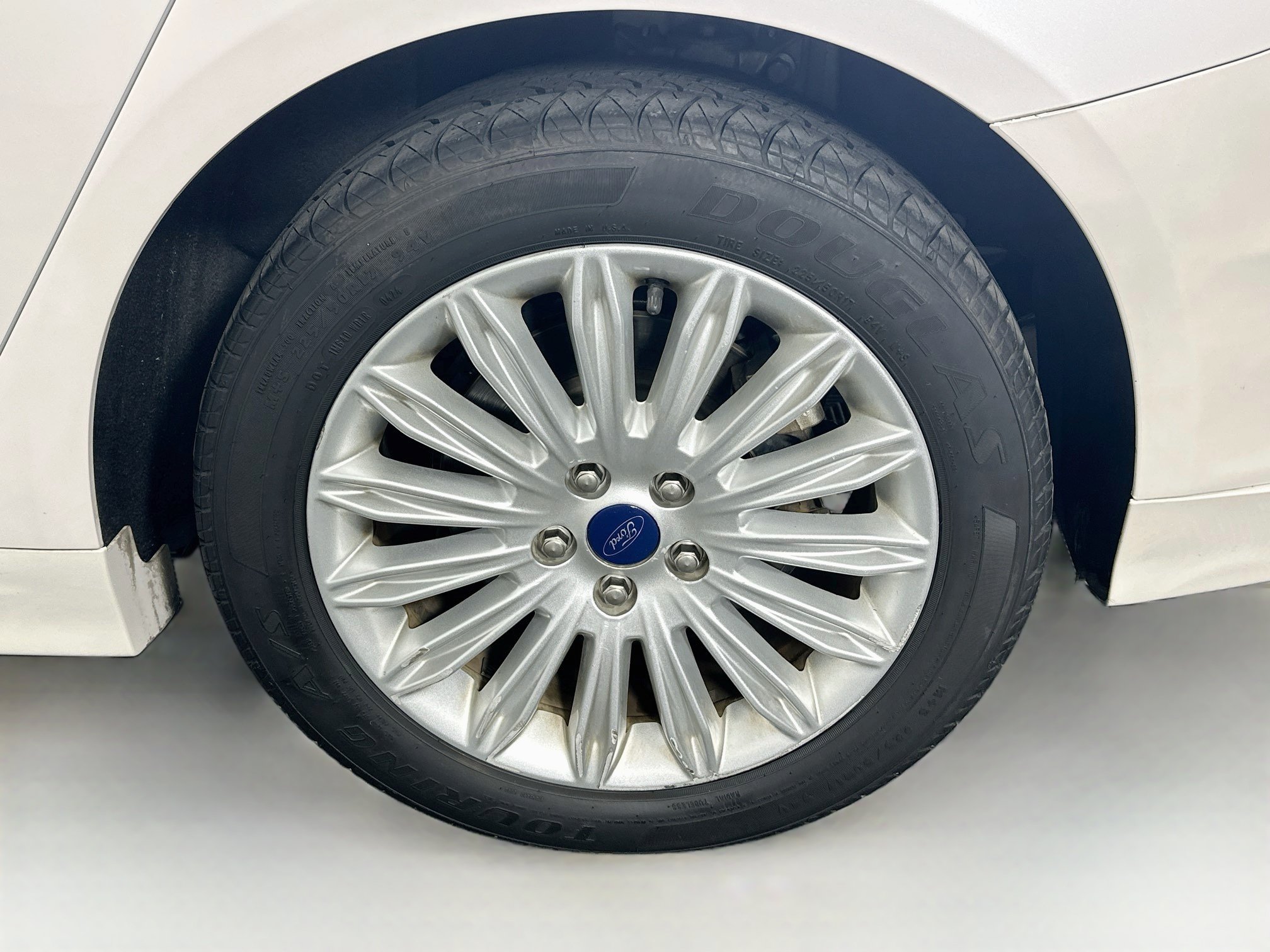 Used 2014 Ford Fusion SE w/ Equipment Group 502A FWD image 11