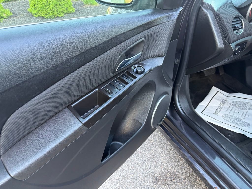 Used 2015 Chevrolet Cruze LT w/ Sun And Sound Package FWD image 7