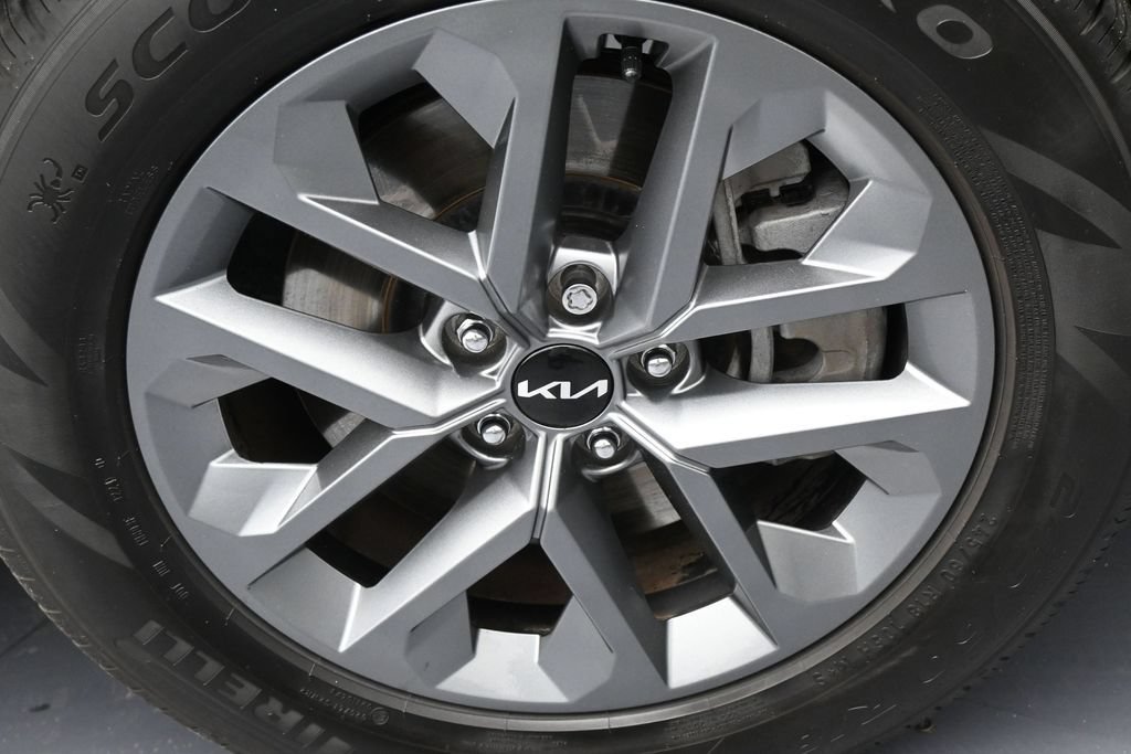 Used 2025 Kia Telluride LX FWD image 44