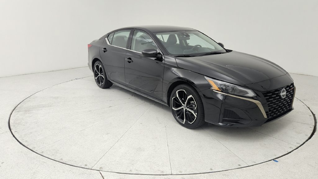 Used 2025 Nissan Altima 2.5 SR FWD image 1