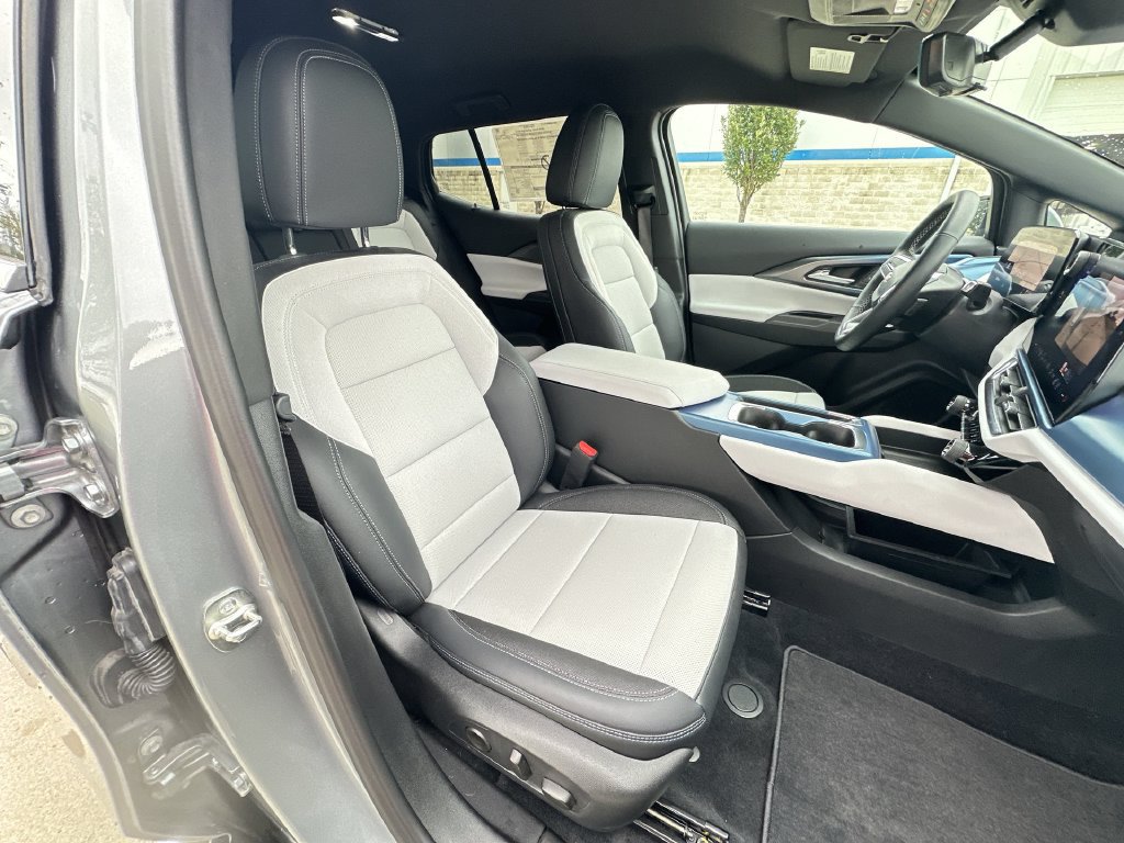 New 2026 Chevrolet Equinox EV LT w/ Convenience Package II AWD/4WD image 27
