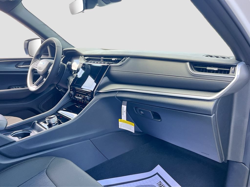 New 2026 Jeep Grand Cherokee Laredo AWD/4WD image 25