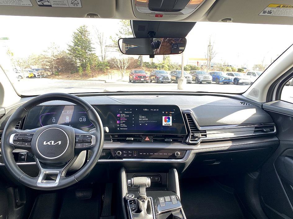 Used 2025 Kia Sportage EX image 19