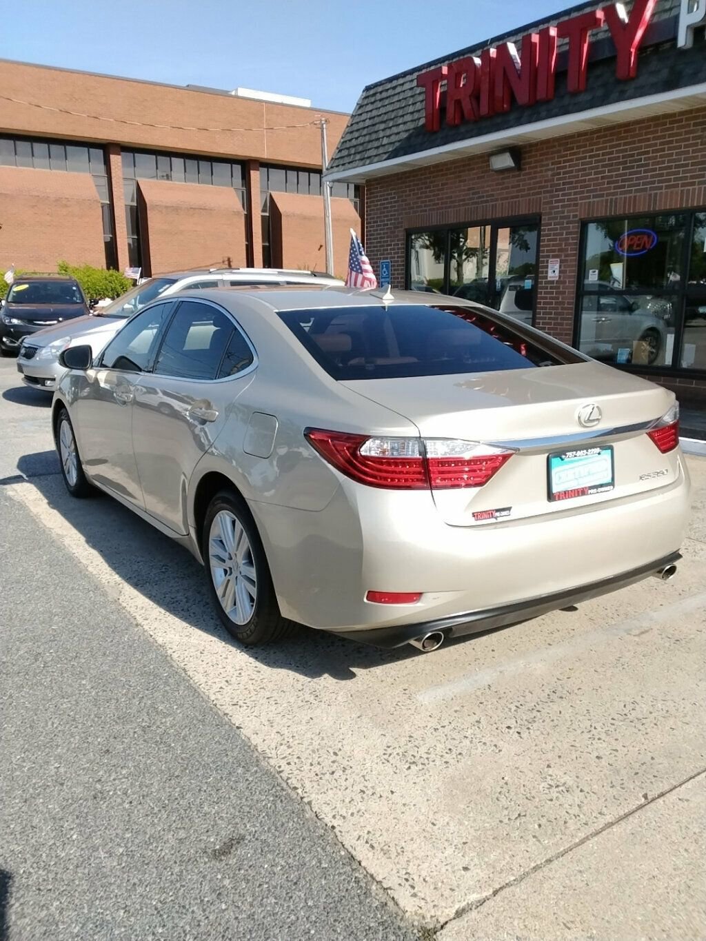 Used 2014 Lexus ES 350 FWD image 2
