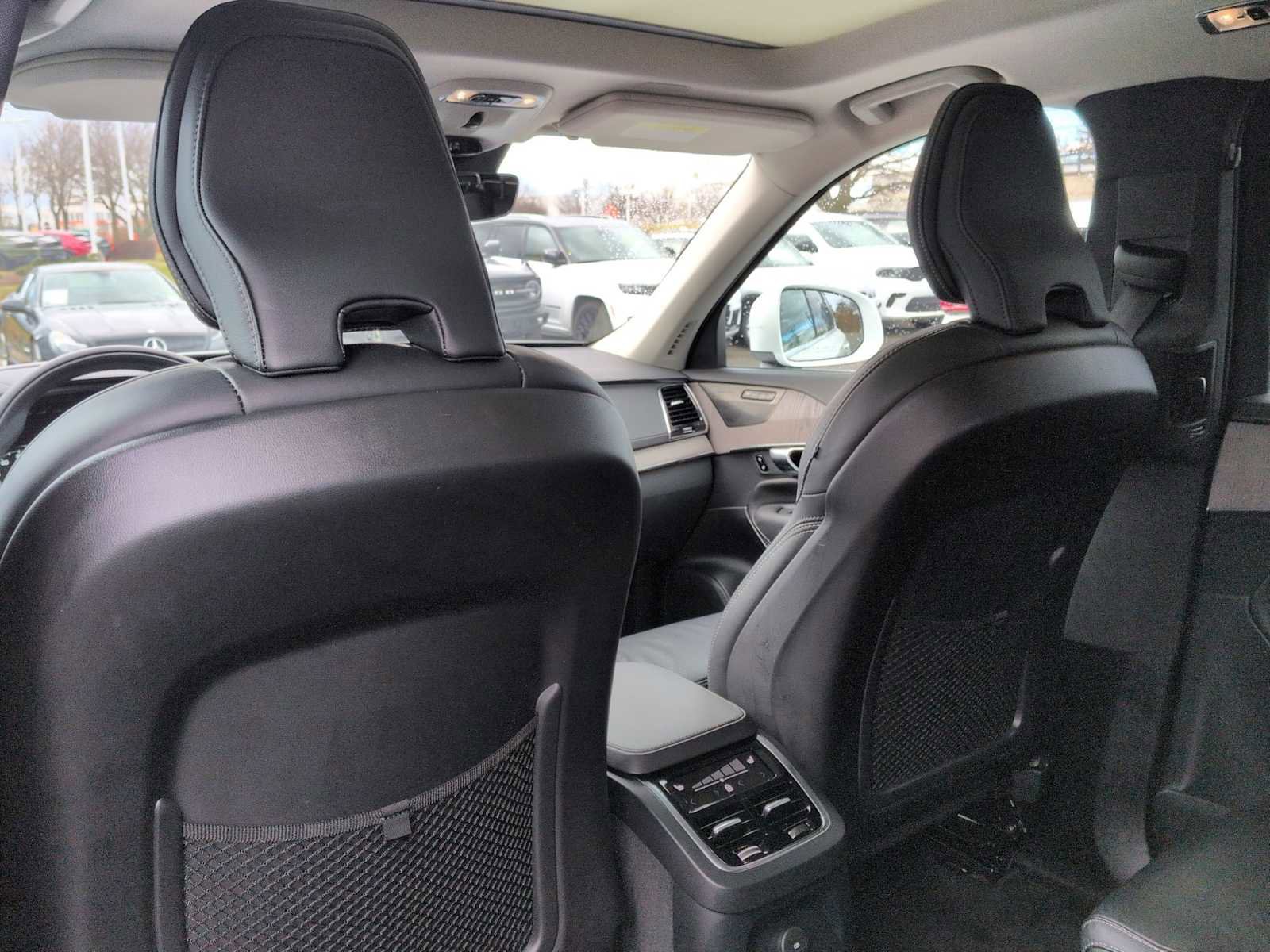 Used 2022 Volvo XC90 T8 Inscription image 19