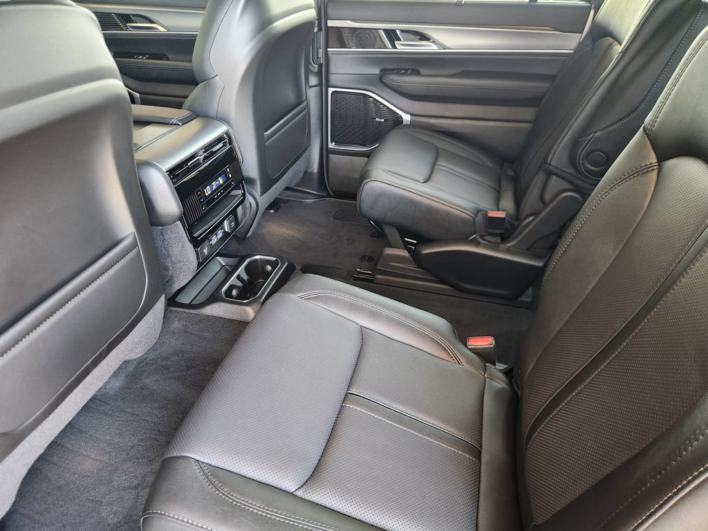 Used 2026 Jeep Grand Wagoneer Limited AWD/4WD image 29