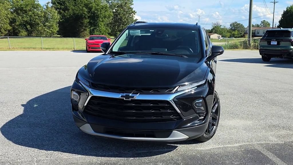 Used 2024 Chevrolet Blazer LT FWD image 3