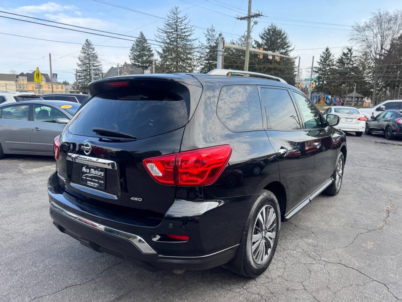 Used 2019 Nissan Pathfinder S image 5