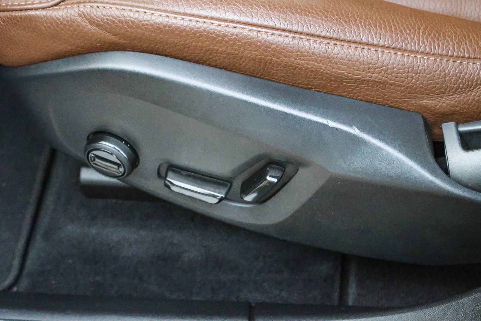 Used 2023 Volvo XC60 B5 Plus image 31