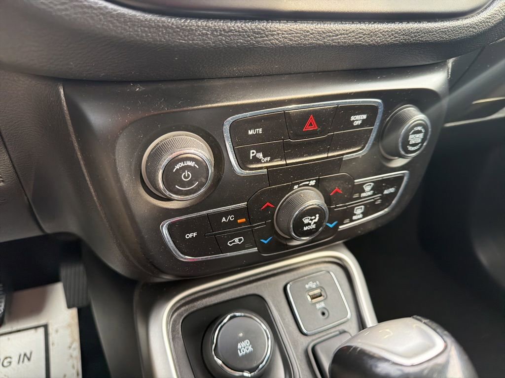 Used 2019 Jeep Compass Latitude w/ Popular Equipment Group image 32