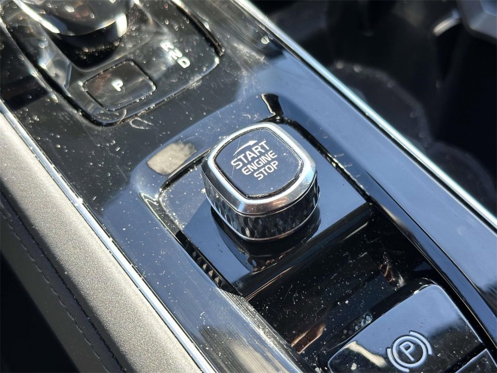 New 2025 Volvo XC90 T8 Plus w/ Protection Package Premier image 7