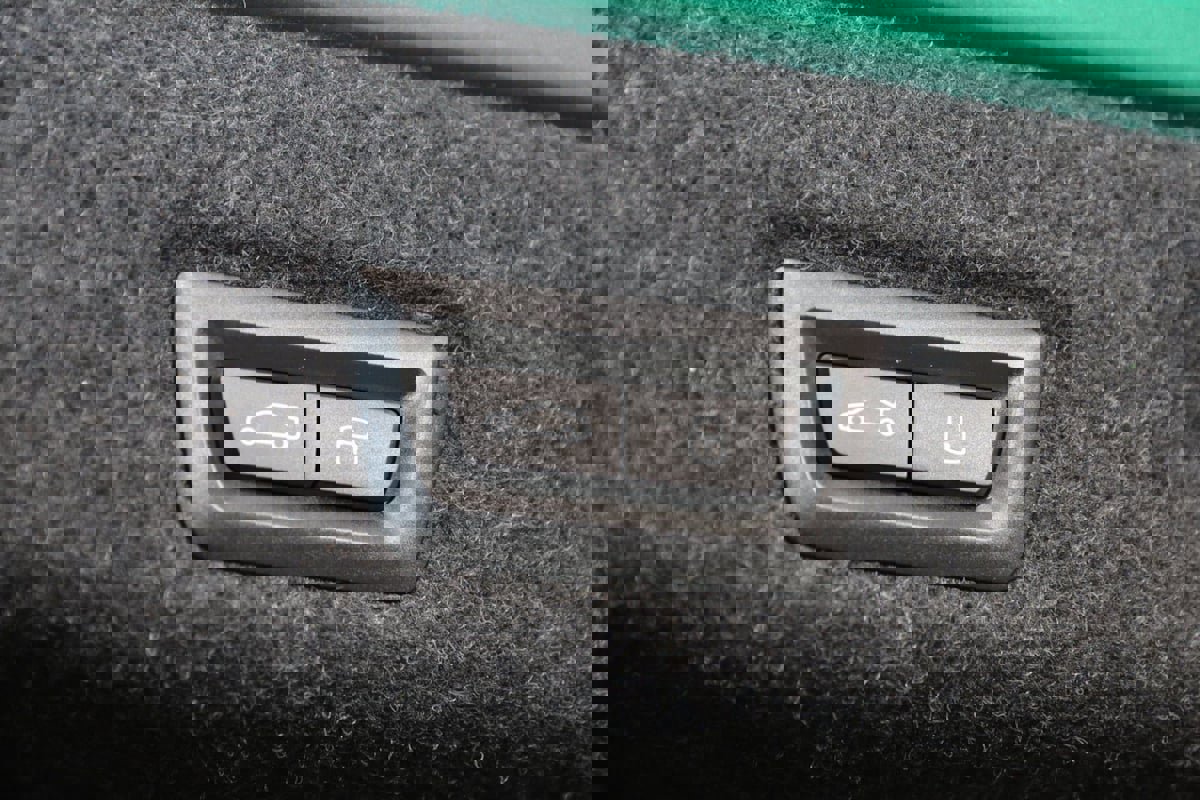 Used 2025 BMW M5 w/ Carbon Package image 79